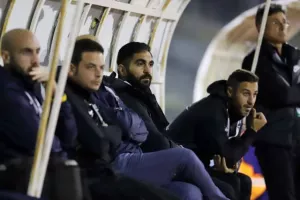 Τρίποντο... δια ποδός ΦΑΚΟΥΝΤΟ! (φώτος)