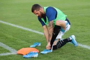 ΕΠΙΤΕΛΟΥΣ... Απόλλων με ΤΡΙΑΡΑ στο Τάσος Μάρκου! (φώτος)