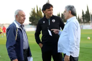 ΕΠΙΤΕΛΟΥΣ... Απόλλων με ΤΡΙΑΡΑ στο Τάσος Μάρκου! (φώτος)