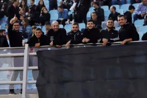 ΕΠΙΤΕΛΟΥΣ... Απόλλων με ΤΡΙΑΡΑ στο Τάσος Μάρκου! (φώτος)