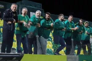 Κυρία... μόνη στην κορυφή με δυο γκολάρες! (φώτος)