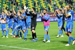 Κυρία... μόνη στην κορυφή με δυο γκολάρες! (φώτος)