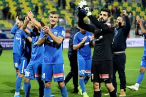 Κυρία... μόνη στην κορυφή με δυο γκολάρες! (φώτος)