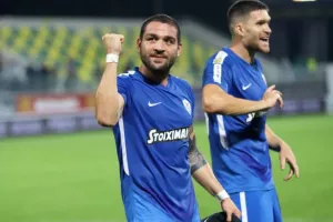 Κυρία... μόνη στην κορυφή με δυο γκολάρες! (φώτος)