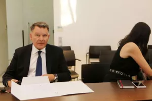 Λόγω αμφιβολιών απαλλάχθηκε ο Κούγιας για την «εξύβριση» του Κομίνη