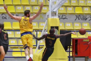Πέρασε νικηφόρα από τη Λεμεσό (φώτος)