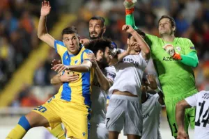 ΑΝΑΤΡΟΠΗ στο 88' και... ΦΟΥΛ για πρόκριση! (Φώτος)