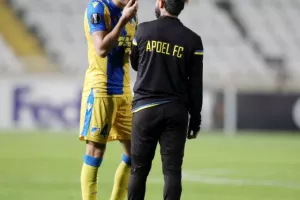 ΑΝΑΤΡΟΠΗ στο 88' και... ΦΟΥΛ για πρόκριση! (Φώτος)