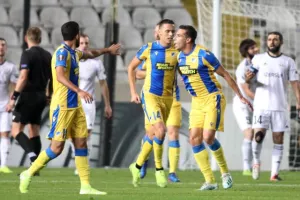 ΑΝΑΤΡΟΠΗ στο 88' και... ΦΟΥΛ για πρόκριση! (Φώτος)