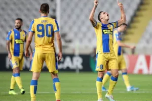 ΑΝΑΤΡΟΠΗ στο 88' και... ΦΟΥΛ για πρόκριση! (Φώτος)