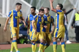 ΑΝΑΤΡΟΠΗ στο 88' και... ΦΟΥΛ για πρόκριση! (Φώτος)