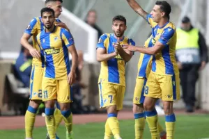 ΑΝΑΤΡΟΠΗ στο 88' και... ΦΟΥΛ για πρόκριση! (Φώτος)