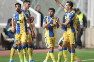 ΑΝΑΤΡΟΠΗ στο 88' και... ΦΟΥΛ για πρόκριση! (Φώτος)