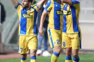 ΑΝΑΤΡΟΠΗ στο 88' και... ΦΟΥΛ για πρόκριση! (Φώτος)