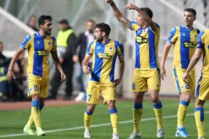 ΑΝΑΤΡΟΠΗ στο 88' και... ΦΟΥΛ για πρόκριση! (Φώτος)
