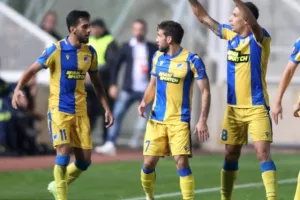 ΑΝΑΤΡΟΠΗ στο 88' και... ΦΟΥΛ για πρόκριση! (Φώτος)
