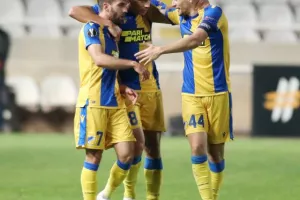 ΑΝΑΤΡΟΠΗ στο 88' και... ΦΟΥΛ για πρόκριση! (Φώτος)