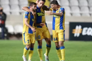 ΑΝΑΤΡΟΠΗ στο 88' και... ΦΟΥΛ για πρόκριση! (Φώτος)