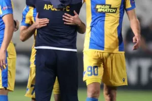 ΑΝΑΤΡΟΠΗ στο 88' και... ΦΟΥΛ για πρόκριση! (Φώτος)