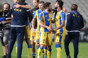 ΑΝΑΤΡΟΠΗ στο 88' και... ΦΟΥΛ για πρόκριση! (Φώτος)