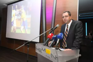 ΦΩΤΟΣ/Όμορφη βραδιά Γενεθλίων και βραβεύσεων για το ΑΠΟΕΛ