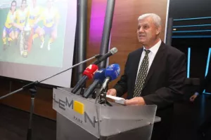 ΦΩΤΟΣ/Όμορφη βραδιά Γενεθλίων και βραβεύσεων για το ΑΠΟΕΛ