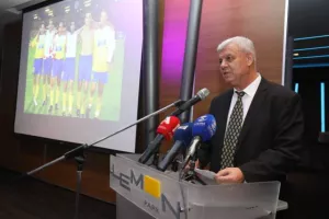 ΦΩΤΟΣ/Όμορφη βραδιά Γενεθλίων και βραβεύσεων για το ΑΠΟΕΛ