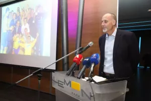 ΦΩΤΟΣ/Όμορφη βραδιά Γενεθλίων και βραβεύσεων για το ΑΠΟΕΛ