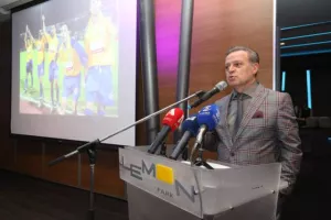 ΦΩΤΟΣ/Όμορφη βραδιά Γενεθλίων και βραβεύσεων για το ΑΠΟΕΛ