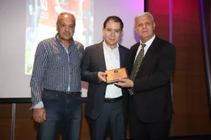 ΦΩΤΟΣ/Όμορφη βραδιά Γενεθλίων και βραβεύσεων για το ΑΠΟΕΛ