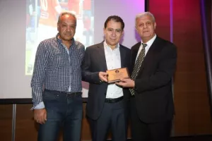 ΦΩΤΟΣ/Όμορφη βραδιά Γενεθλίων και βραβεύσεων για το ΑΠΟΕΛ
