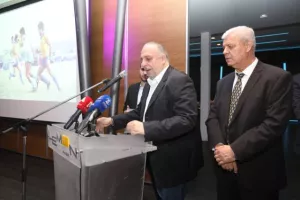 ΦΩΤΟΣ/Όμορφη βραδιά Γενεθλίων και βραβεύσεων για το ΑΠΟΕΛ