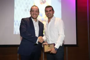 ΦΩΤΟΣ/Όμορφη βραδιά Γενεθλίων και βραβεύσεων για το ΑΠΟΕΛ