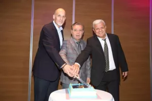 ΦΩΤΟΣ/Όμορφη βραδιά Γενεθλίων και βραβεύσεων για το ΑΠΟΕΛ