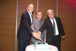ΦΩΤΟΣ/Όμορφη βραδιά Γενεθλίων και βραβεύσεων για το ΑΠΟΕΛ