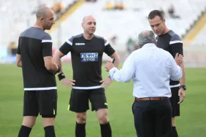 ΣΥΖΗΤΗΣΗ με τους διαιτητές...