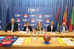 Junior NBA Cyprus με Ντράγκαν Τάρλατς... (φώτος)