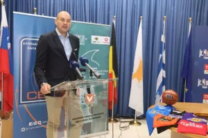 Junior NBA Cyprus με Ντράγκαν Τάρλατς... (φώτος)