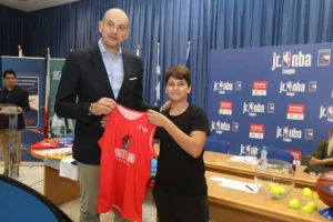 Junior NBA Cyprus με Ντράγκαν Τάρλατς... (φώτος)