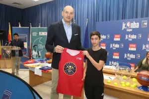 Junior NBA Cyprus με Ντράγκαν Τάρλατς... (φώτος)