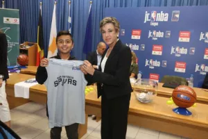 Junior NBA Cyprus με Ντράγκαν Τάρλατς... (φώτος)
