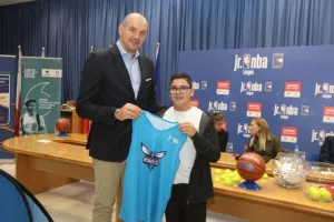 Junior NBA Cyprus με Ντράγκαν Τάρλατς... (φώτος)
