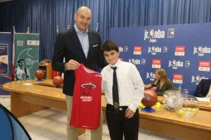 Junior NBA Cyprus με Ντράγκαν Τάρλατς... (φώτος)