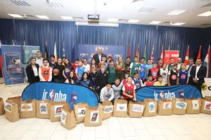 Junior NBA Cyprus με Ντράγκαν Τάρλατς... (φώτος)