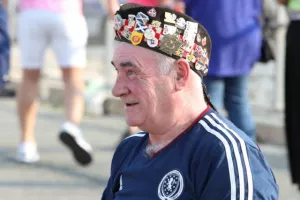 (Φώτος) Σκωτσέζοι με ΚΙΛΤ και φυσικά μπύρες 