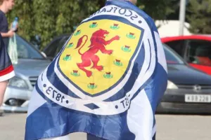 (Φώτος) Σκωτσέζοι με ΚΙΛΤ και φυσικά μπύρες 