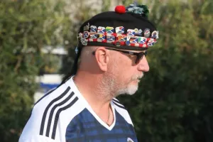 (Φώτος) Σκωτσέζοι με ΚΙΛΤ και φυσικά μπύρες 