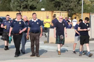 (Φώτος) Σκωτσέζοι με ΚΙΛΤ και φυσικά μπύρες 