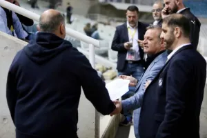ΠΕΤΡΙΔΗΣ/ΚΑΡΑΠΑΤΑΚΗΣ: Χαιρετισμός και "πηγαδάκι" (φώτος)