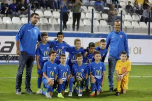 Χειροκροτήθηκαν οι μικροί πρωταθλητές και τα κορίτσια! (Φώτος/βίντεο)